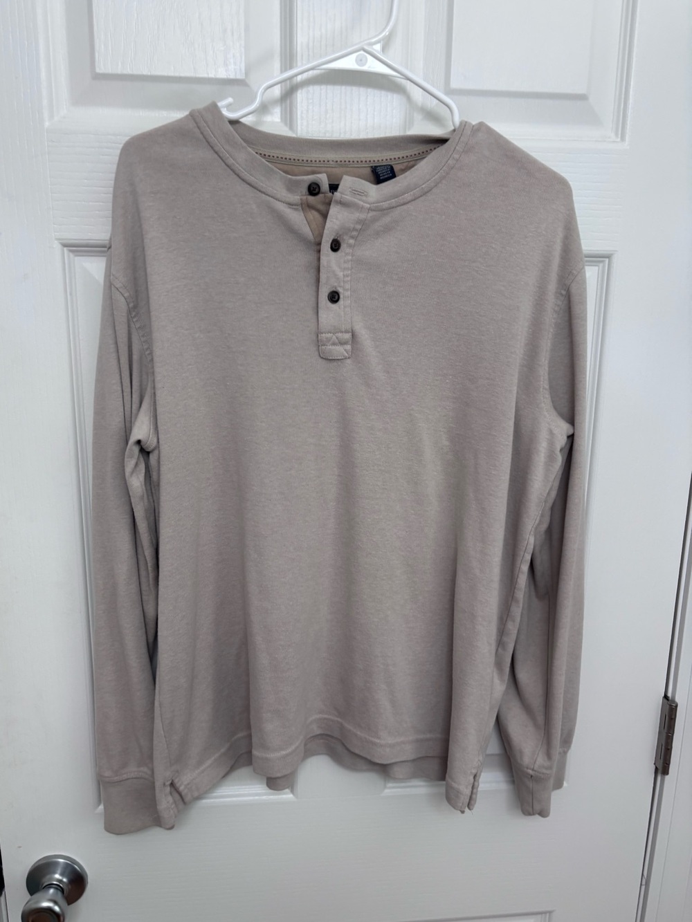 Arrow Men's Long-Sleeve Henley in Light Taupe